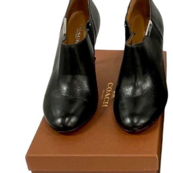 Coach - Picture 2 of 6